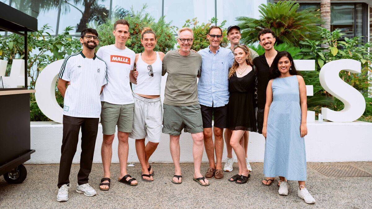 Bronze-Gewinner von Serviceplan, Saint Elmos und Charles Charlotte: Rasesh Patkar, Dr. Jan Flemming, Kathrin Jesse, Matthias Harbeck, Werner Hesse-Quack, Christian Sommer, Paulina Schumann, Pascal Fiedler, Swarna Thomas