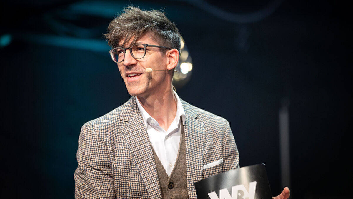 Im Gespräch mit Bettina Fetzer auf dem W&V-Summit 2025: Redakteur Conrad Breyer