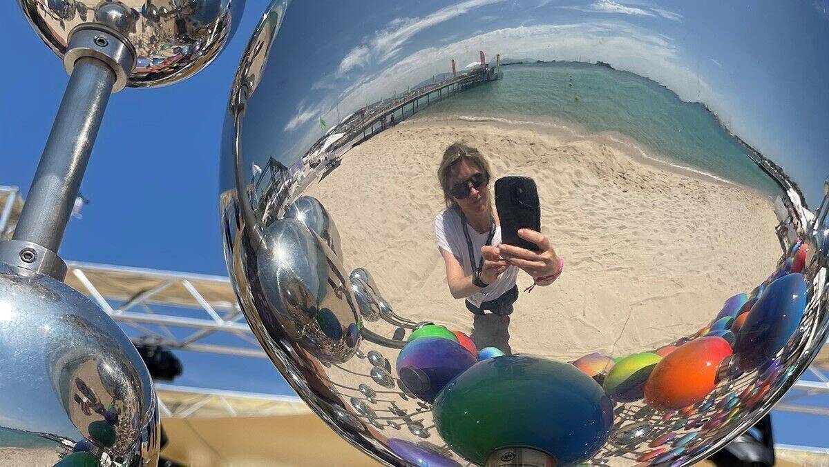 Spiegelbild mit Vinia Zottnick.