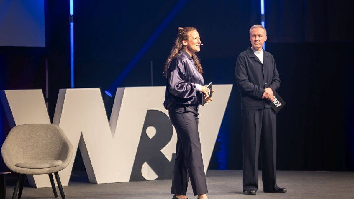 W&V-Chefredakteur Rolf Schröter moderiert zusammen mit Lena Herrmann