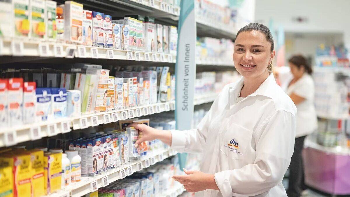 Vom Shampoo bis zur Schmerzsalbe: Dm verschiebt die Grenzen zwischen Alltag und Apotheke.