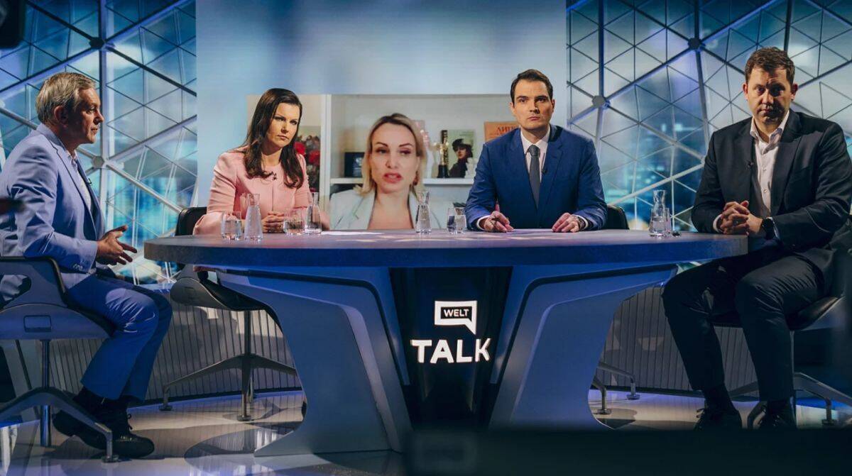 Die russische Journalistin Marina Owsjannikowa (Mitte) war am 29. März bereits im "Welt Talk" zugeschaltet.